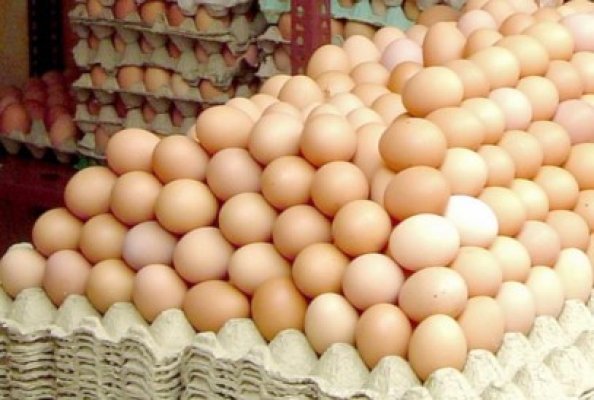 Ouăle s-au scumpit cu 8%, uleiul cu 3%, într-o singură lună